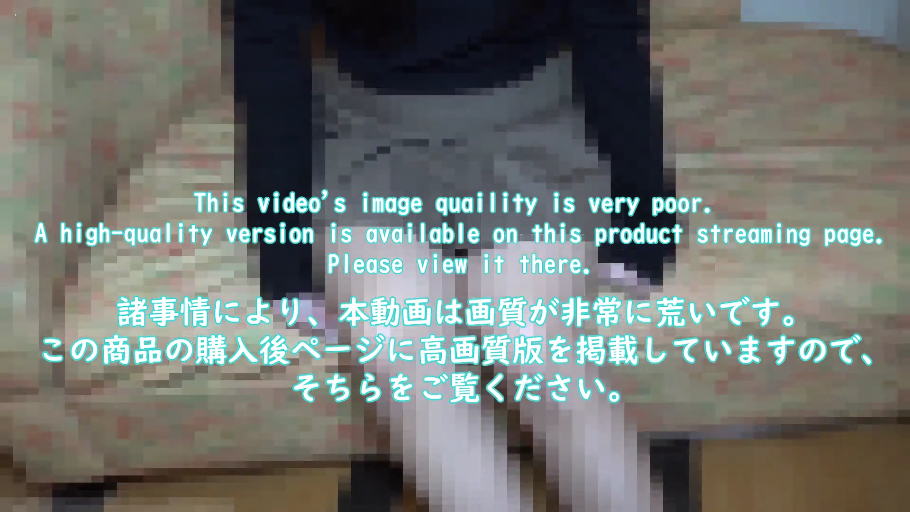 室内 · 坐姿 · 沙发 · 腿部 · 不可见 · 黑色长袖 · 坐着 · 低画质