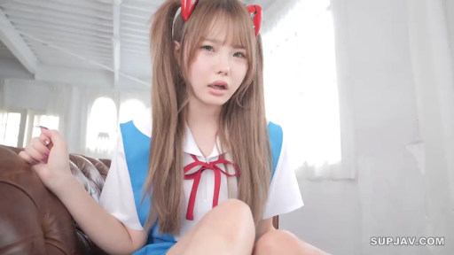 室内 · 坐姿 · 半身 · 蓝白校服