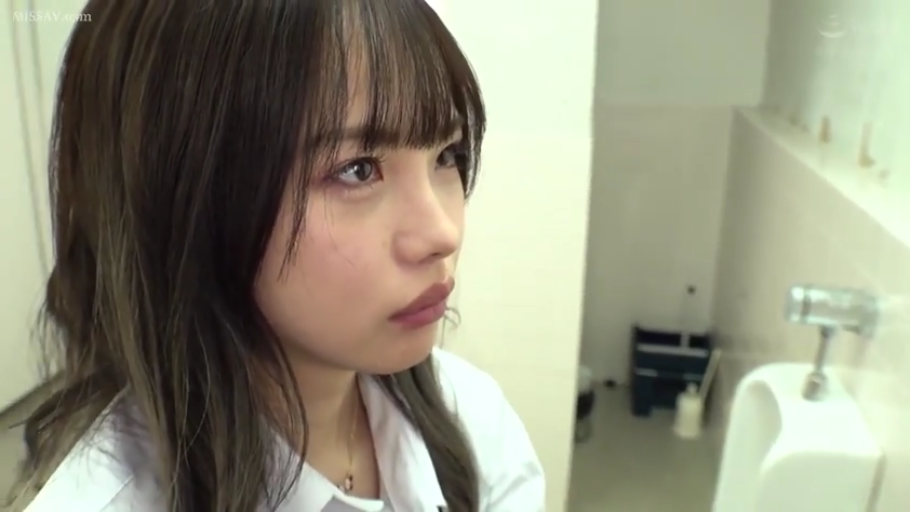 投入 · 卧室 · 性行为 · 门框 · 碎花内衣 · 真人 · 抱起 · 身体侧面