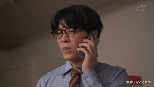 Serious · 条纹领带 · 办公室 · Stand · 手机 · 头部特写 · Male · 打电话