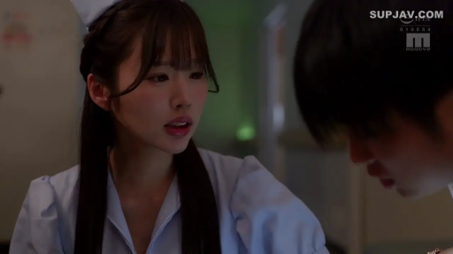 座り姿勢 · 病院 · 护士服 · 顔部のクローズアップ · 対話 · 担忧