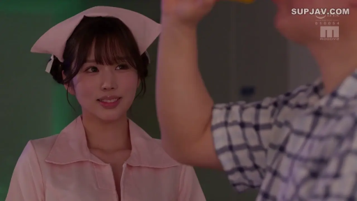 站姿 · 全景 · 观察 · 粉色护士服 · 冷静 · 水瓶 · 制服剧情 · 医院前台