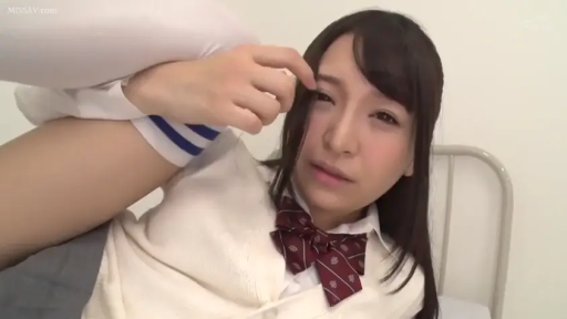 校服 · 脸部 · 卧室 · 迷离 · 床 · 制服 · 注视 · 抬腿卧姿