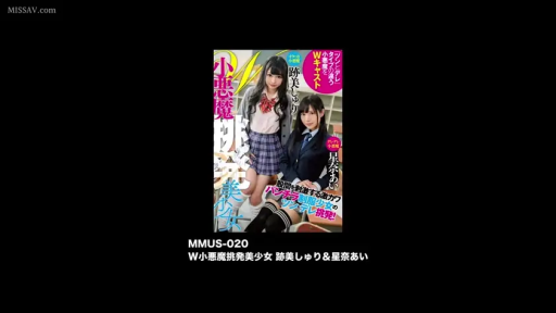 站立 · 校服 · 教室 · 全景 · 摆拍 · 微笑 · 封面图