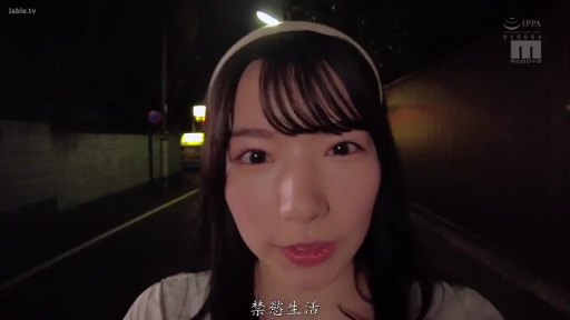 面部 · 站立 · 平静 · 凝视 · 户外 · 休闲服 · 发箍 · 夜晚