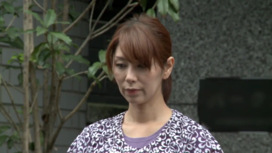 面部 · 帽子 · 帽子 · 开朗 · 并排站立 · 谈笑 · 户外公园 · 双人女性
