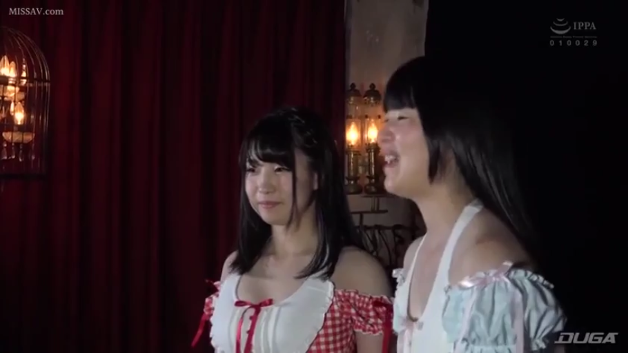 室内 · 交谈 · 站立 · 微笑 · 半身 · 女仆装 · 双人 · 复古灯具