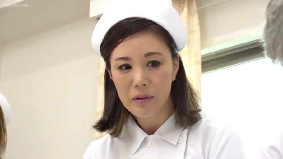 室内 · 性交 · 马赛克 · 后入式 · 臀部 · 笑容 · 黄色上衣