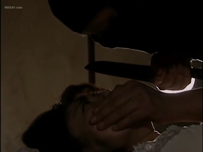 卧室 · 仰卧 · 面部特写 · 白色蕾丝睡衣