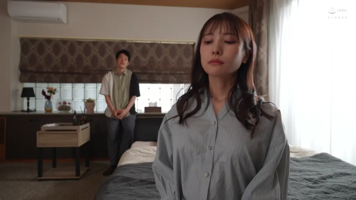 坐姿 · 忧郁 · 卧室 · 床 · 半身 · 剧情 · 衬衫 · 发呆