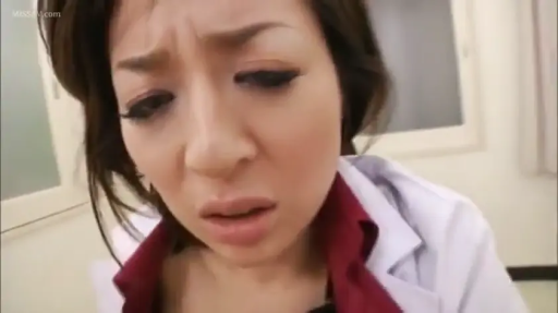 Indoor · Role-playing · Close-up of the face · Stare · 医生白大褂 · Pain and struggle · 低头姿态