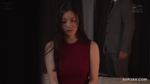 座り姿勢 · 寝室 · ベッド · 半身 · 薄暗な光線 · 等待 · 忧愁 · 红色无袖上衣