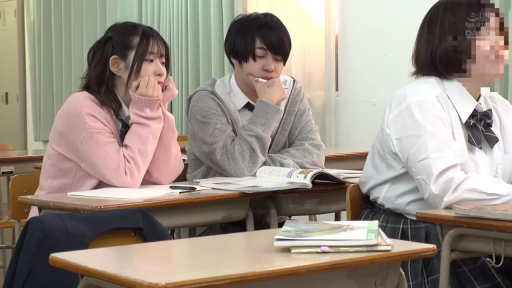 投入 · 教室 · 脸部 · 口交 · 跪姿 · 课桌 · POV · 学生装