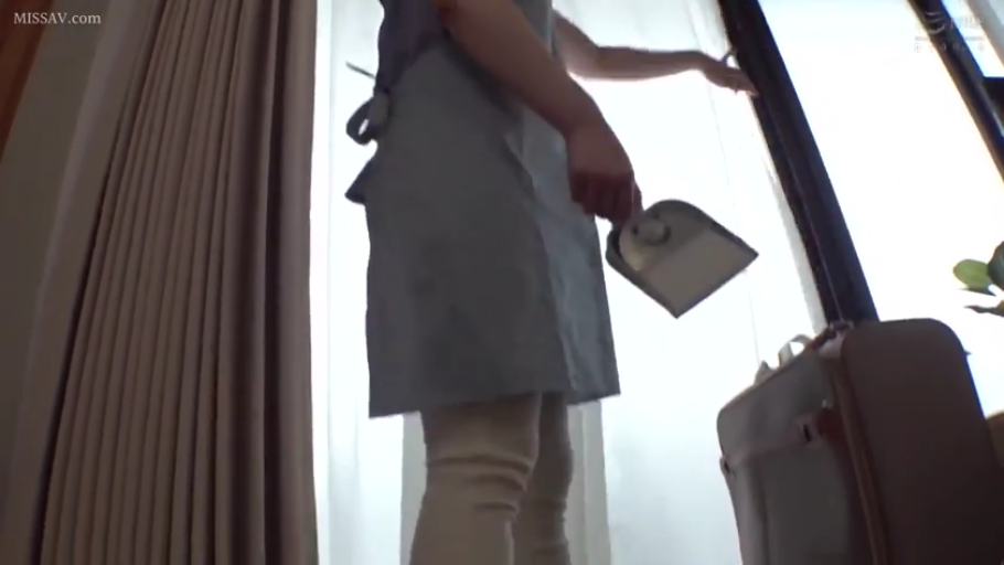 全身 · 全裸 · 卧室 · 仰卧 · 异性 · 抚摸 · 毛巾 · 闭目