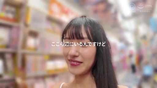 站立 · 顔のクローズアップ · 商店 · 白色吊带衫