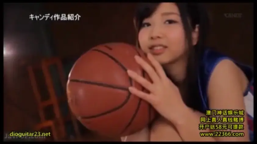 室内 · 蹲姿 · 微笑 · 面部特写 · 日本AV · 运动服 · 篮球 · 持球
