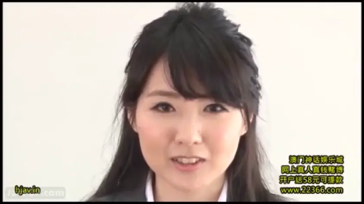 坐姿 · 胸部 · 巨乳 · 享受 · 沙发 · 客厅 · 蕾丝内裤 · 舔胸