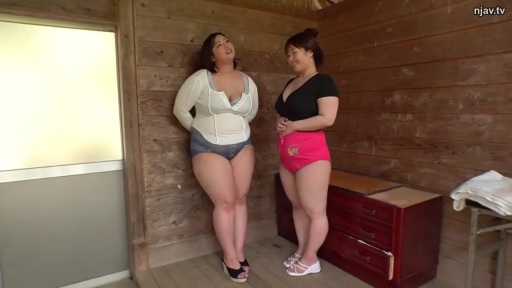 交谈 · 全身 · 站立 · 儲物櫃 · 双人 · 休闲服 · 愉快 · 木屋