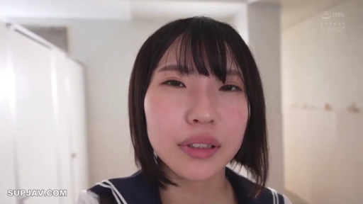 室内 · 脸部特写 · 迷离 · 凝视 · 水手服 · 短发 · 正面