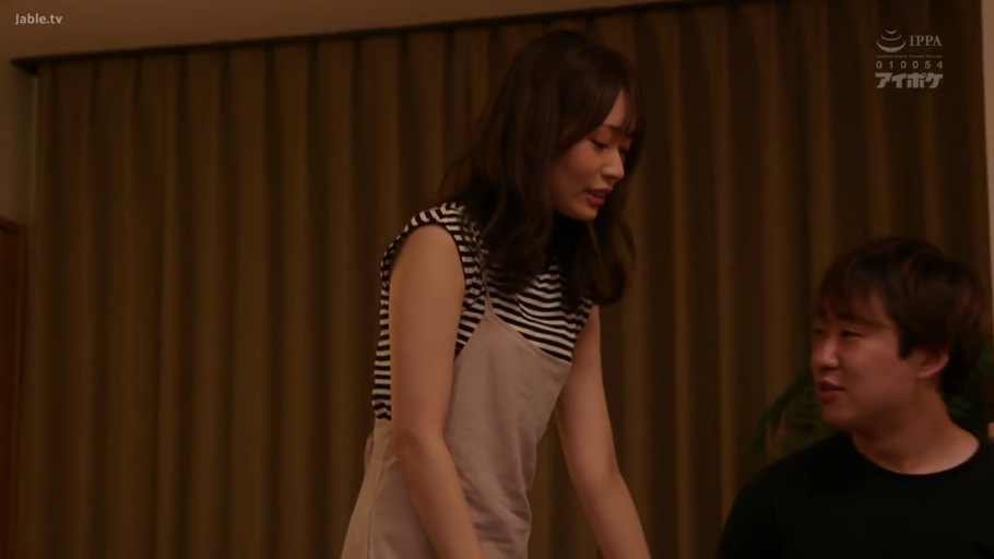 室内 · 站姿 · 憂鬱 · 中景 · 対話 · プロット · 窗帘 · 条纹无袖上衣