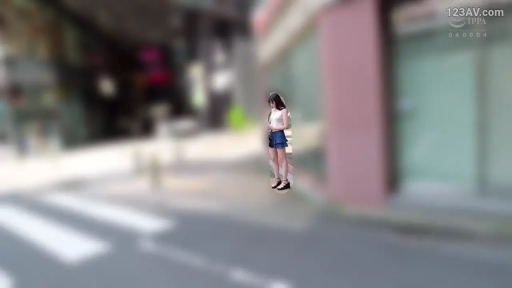 户外街道 · 展示文字 · 开场画面