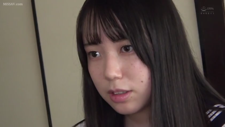 Indoor · Close-up of the face · 呆滞 · Stare · Sailor suit · 正面 · 黑长直