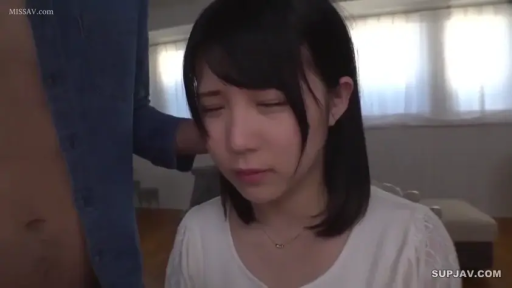 中景 · 白衬衫 · 摆拍 · 摄影棚 · 靠坐 · 开朗 · 真人和动漫对比