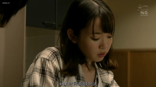 格子衬衫 · 室内 · 忧郁 · 低头 · 面部特写 · 剧情 · 思考