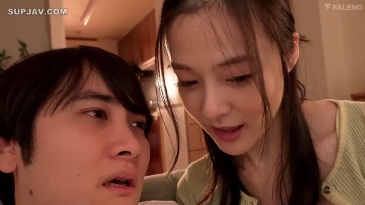 室内 · 面部 · 自然 · 交流 · 情侣 · 绿色上衣 · 近づいて