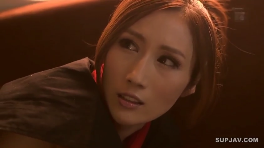 室内 · 脸部特写 · 凝视 · 长发 · 侧头 · 黑色斗篷 · 微微张嘴