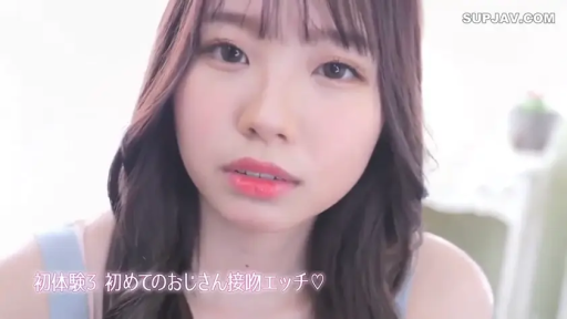 室内 · 脸部特写 · 注视镜头 · 蓝色吊带 · 正面坐姿 · 清纯期待 · 长发日系