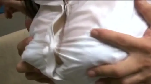 室内 · 胸部 · 白衬衫 · 局部特写 · 揉捏 · 双手