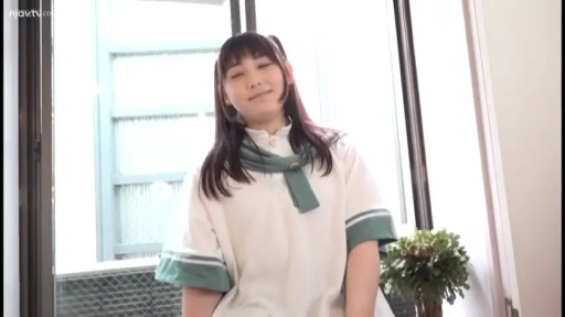 室内 · 站立 · 展示 · 中景 · 盆栽 · 微笑 · 水手服 · 少女