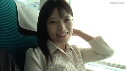 Sitting Posture · Sweet · Train carriage · 上半身 · Seat · 对镜微笑 · White lace shirt · 窗边采光