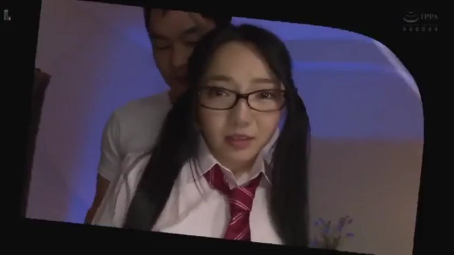 室内 · 眼镜 · 迷离 · 面部特写 · 制服 · 日系 · 亲昵 · 男后女前