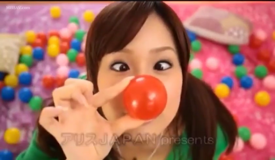 室内 · 脸部特写 · 绿色上衣