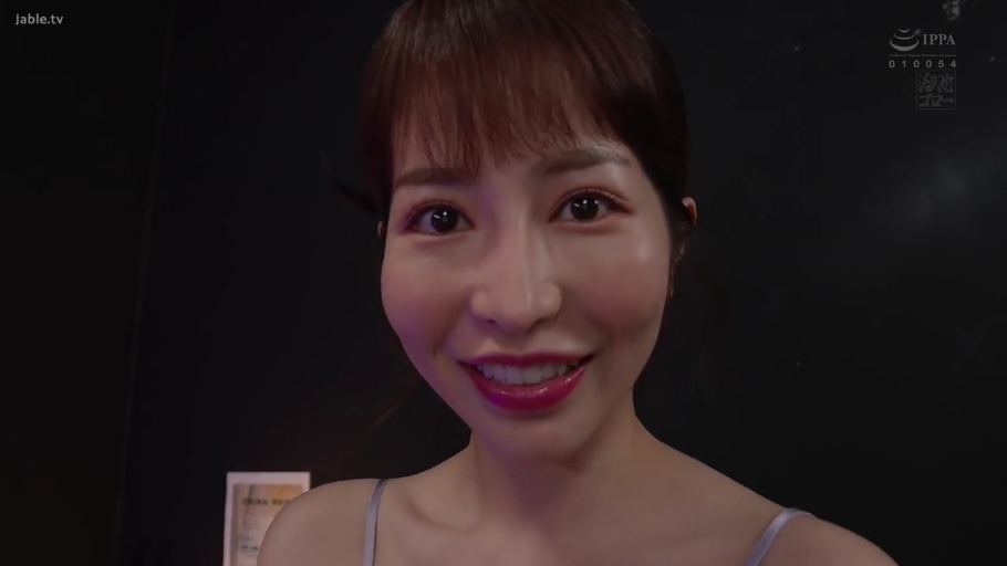 展示 · 上半身特寫 · 透視 · 侧站 · 紫色蕾丝睡裙 · 暗影棚 · 开怀