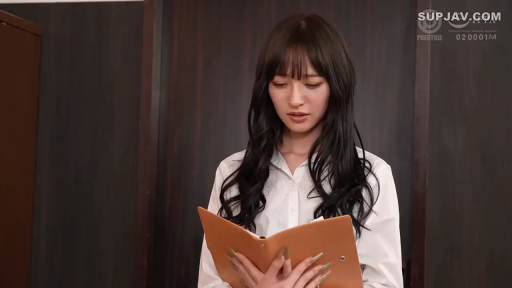 室内 · 集中 · 站立 · 白衬衫 · 半身 · フォルダ · 読む · 长美甲