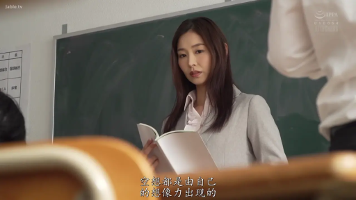 严肃 · 教室 · 站立 · 中景 · 书籍 · 讲课 · 西装套装 · 教师角色