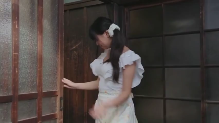 站立 · 性行为 · 享受 · 亲吻胸部 · 日式房间 · 紫色连衣裙