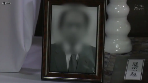 西装 · 灵堂 · 遗照