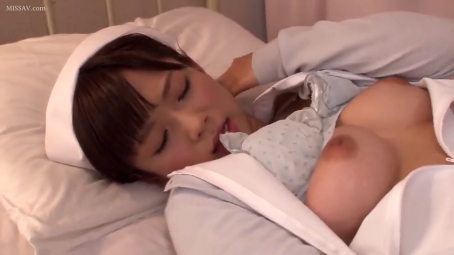 露乳 · 护士服 · 寝室 · 胸部のクローズアップ · 目を閉じて · 枕头 · 寝姿 · 睡眠