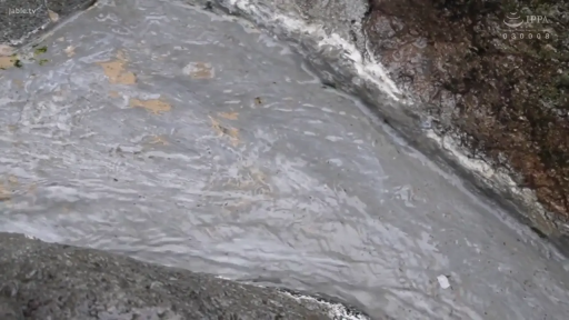 俯卧 · 裸体 · 皮肤特写 · 泥潭 · 泥浴