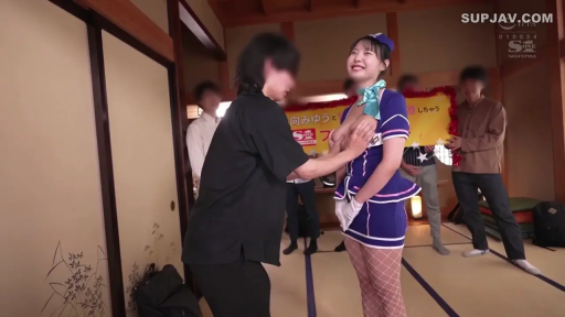 全身 · 角色扮演 · 站立 · 和室 · 空姐制服 · 揉搓乳房 · 横幅 · 羞涩开怀