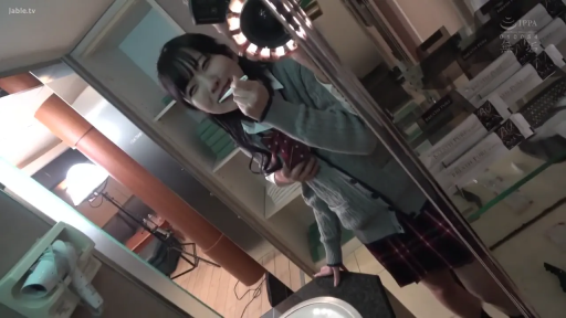 中景 · 站姿 · JK制服 · 笑容 · 刷牙 · 牙刷 · 盥洗室