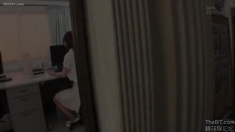 办公室 · 全景 · 电脑 · 办公 · 侧坐 · 白色职业装