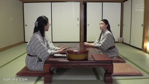 会話 · 真剣 · 跪坐 · 和室 · 遠景 · 浴衣 · 矮桌 · 传统