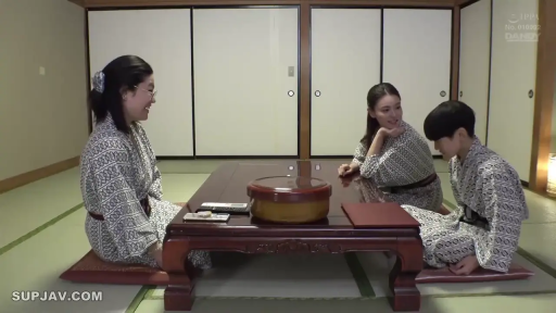 跪坐 · 和室 · 畳 · 浴衣 · 愉快 · 闲谈 · 传统