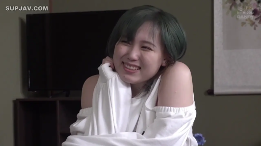 坐姿 · 交谈 · 面部 · 忧郁 · 客厅 · 剧情 · 露肩装 · 电视机