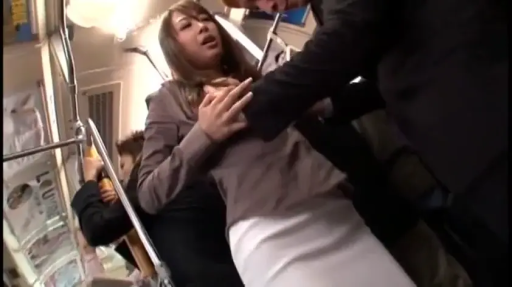 胸部 · 站立 · 职业装 · 电车